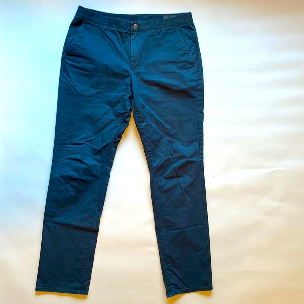 Bonobos chinos blue color, basically new since they do not fit me anymore.
